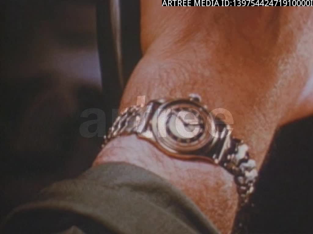 car,auto,automobile,machine,motorcar,railcar,railway car,railroad car,gondola,elevator car,cable car