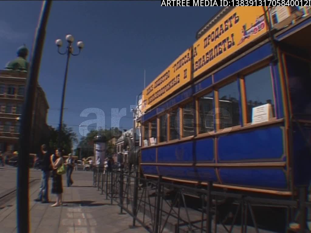 tram,tramway,aerial tramway,cable tramway,ropeway,tramcar,streetcar,trolley,trolley car