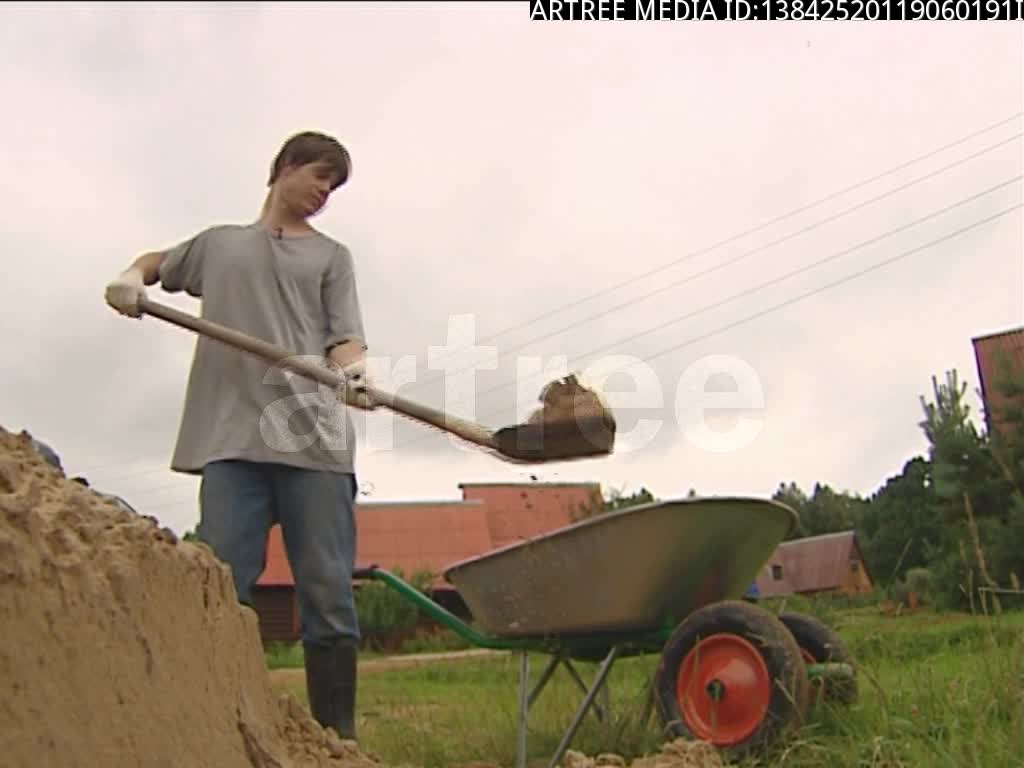 child,youngster,minor,shaver,nipper,small fry,tiddler,tike,tyke,nestling,baby